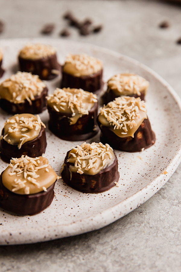 A plate of samoa banana bites.