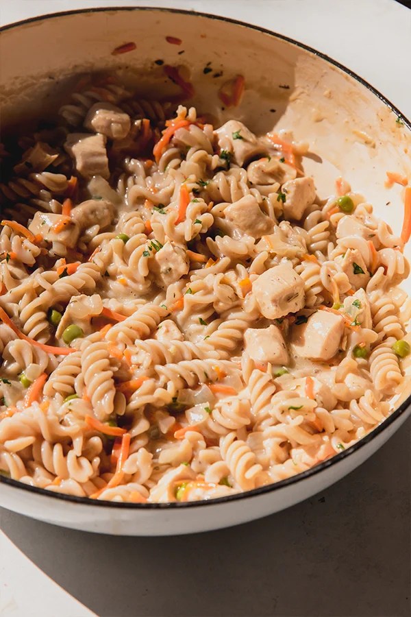 A pot of chicken pot pie pasta after cooking.
