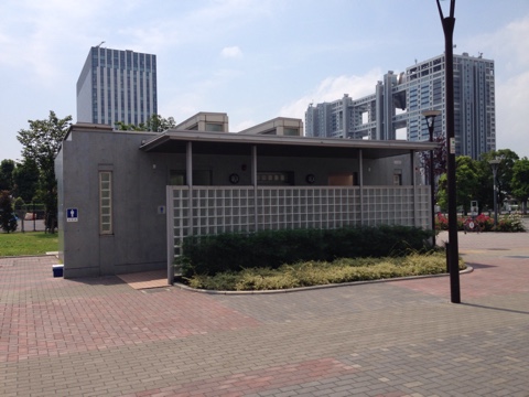 テレポート広場トイレ 東京テレポート駅前 Unchique