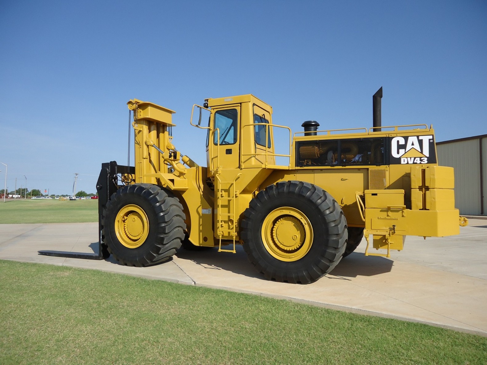 Caterpillar DV43, 988B RTCH, rough terrain container handler — Каталог