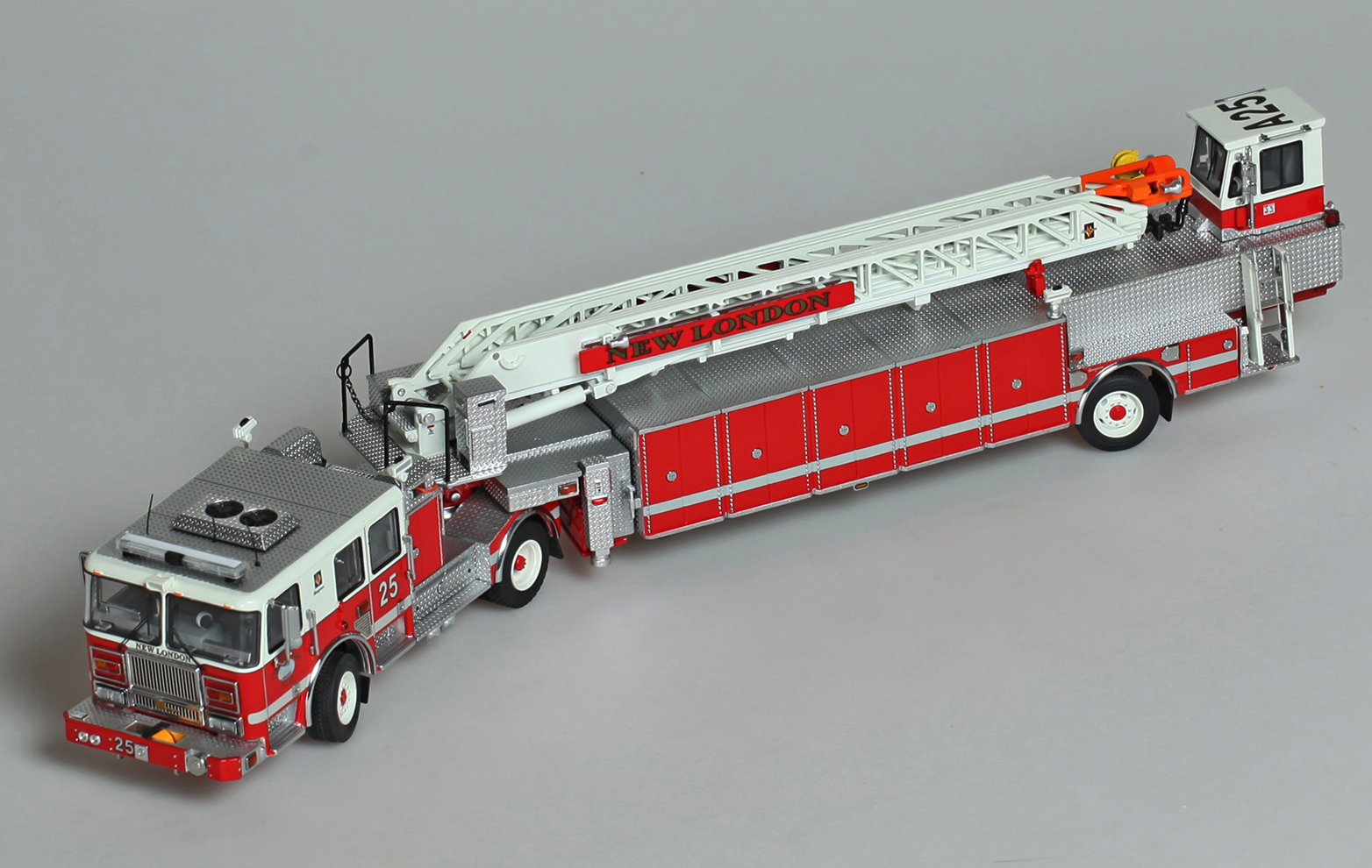 Seagrave TDA, chassis Marauder II, «New London» fire escapesemi