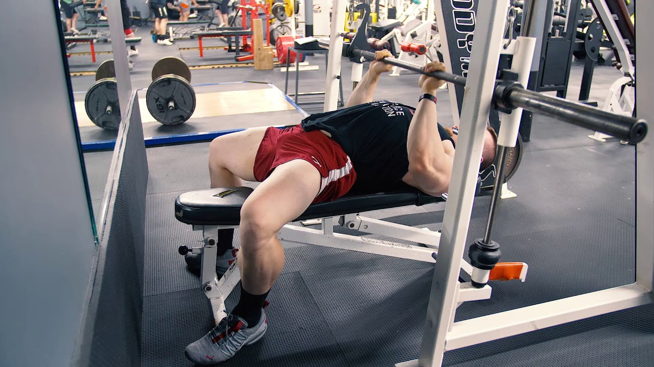 Close Grip Bench Pressing for Maximum Growth