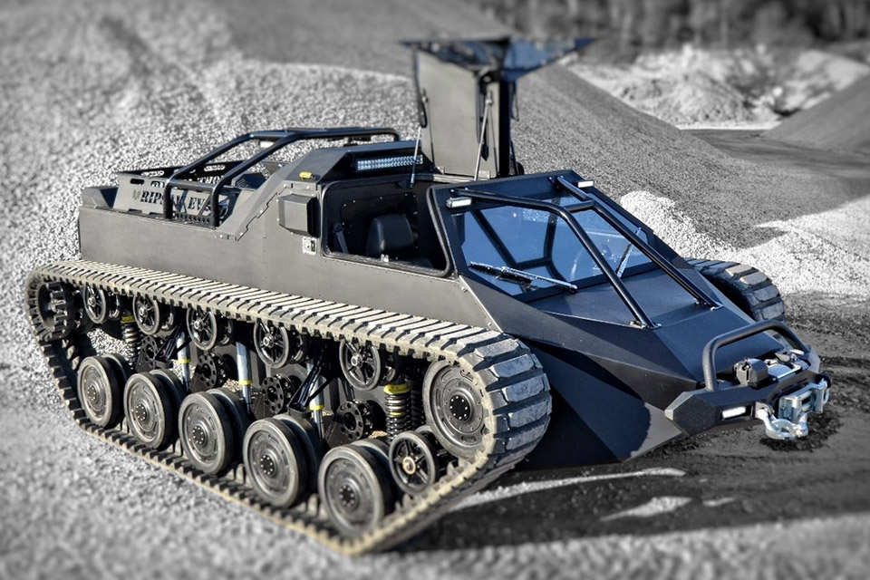 Ripsaw EV2 Luxury Tank Uncrate