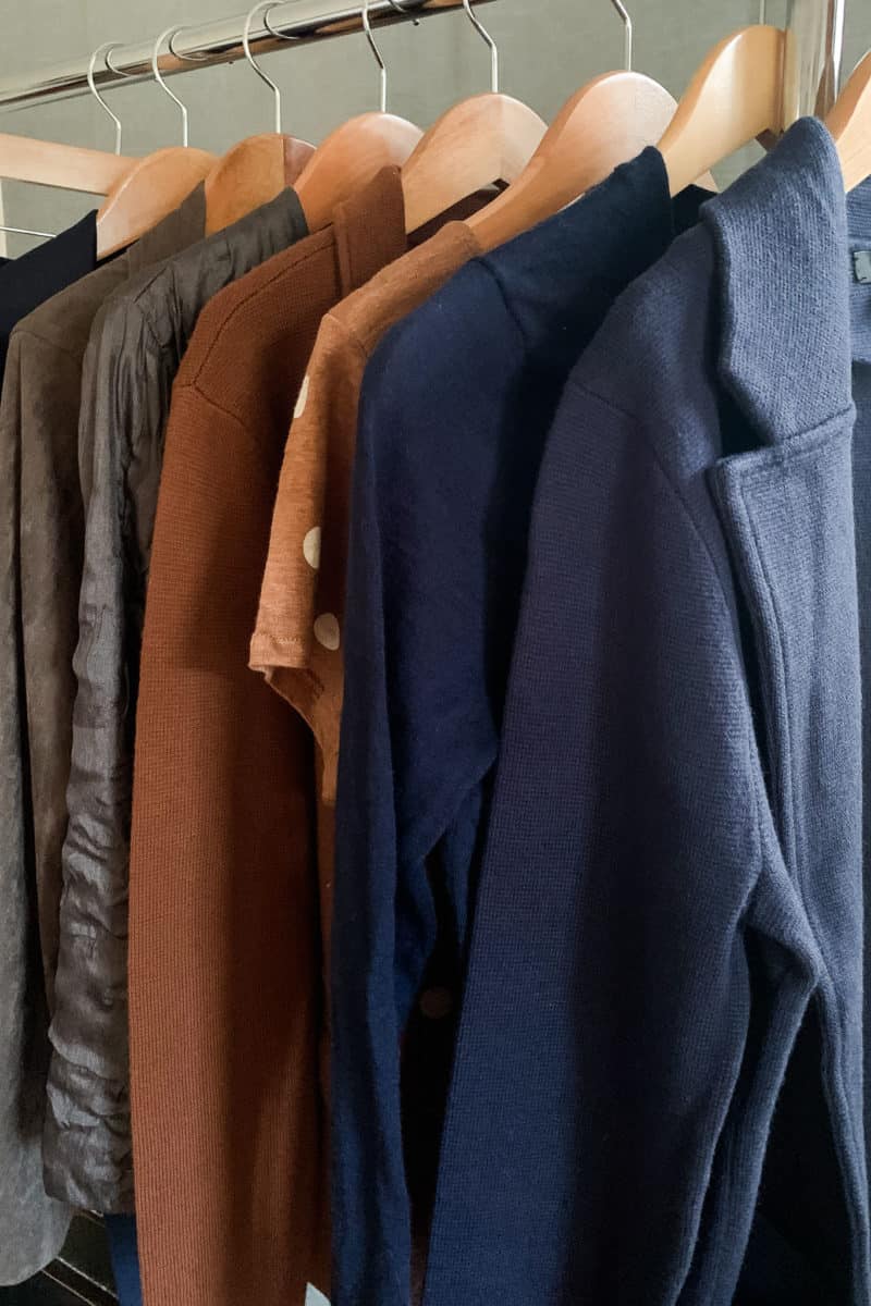 How to replace black in your wardrobe une femme d'un certain âge