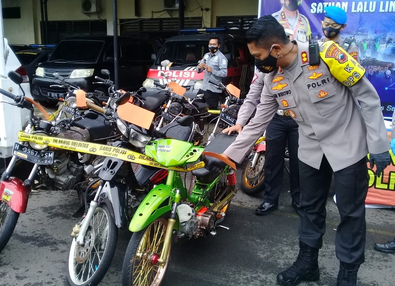 Balapan Liar Di Ungaran Disergap, Petugas Amankan Motor Bodong Dan Sajam | Ungarannews