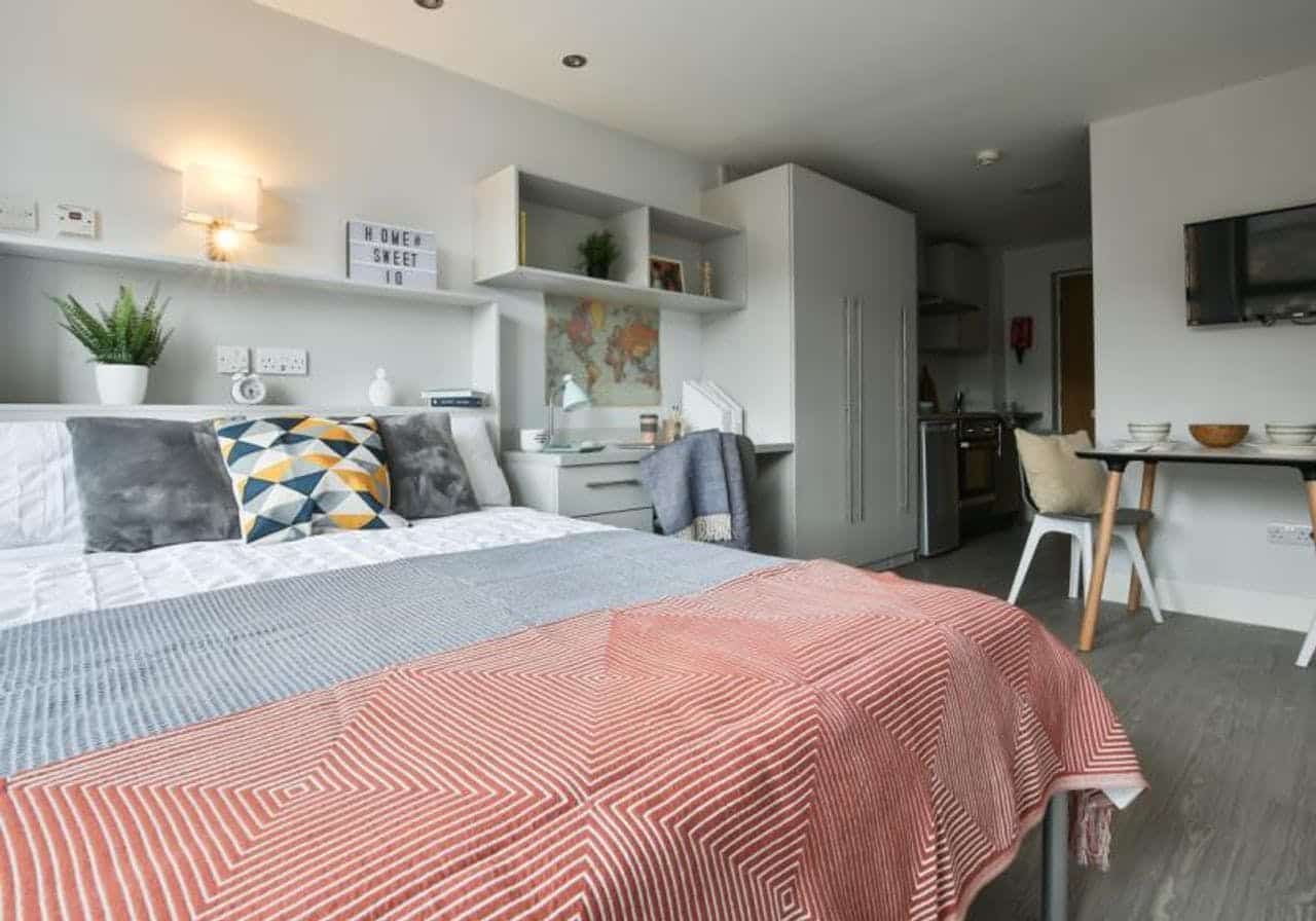 Cost Of Living in Edinburgh for Students [Updated 2024] UniAcco