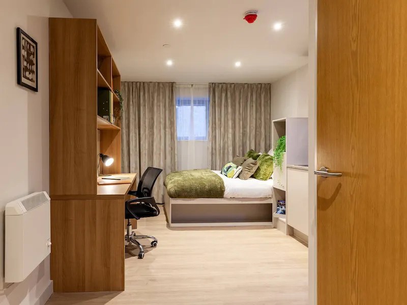 Book HD1 Student in Huddersfield for 2024/25 UniAcco