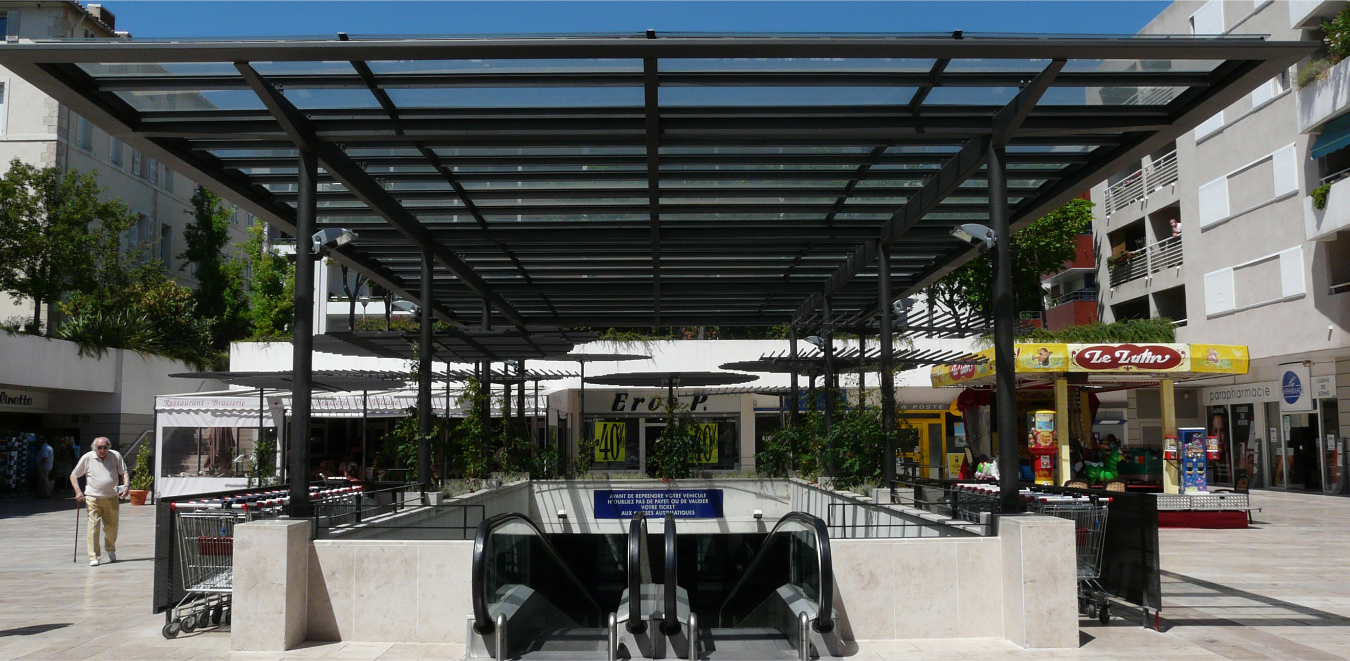 Espaces extérieurs centre commercial SaintBarnabé Village•UNIC