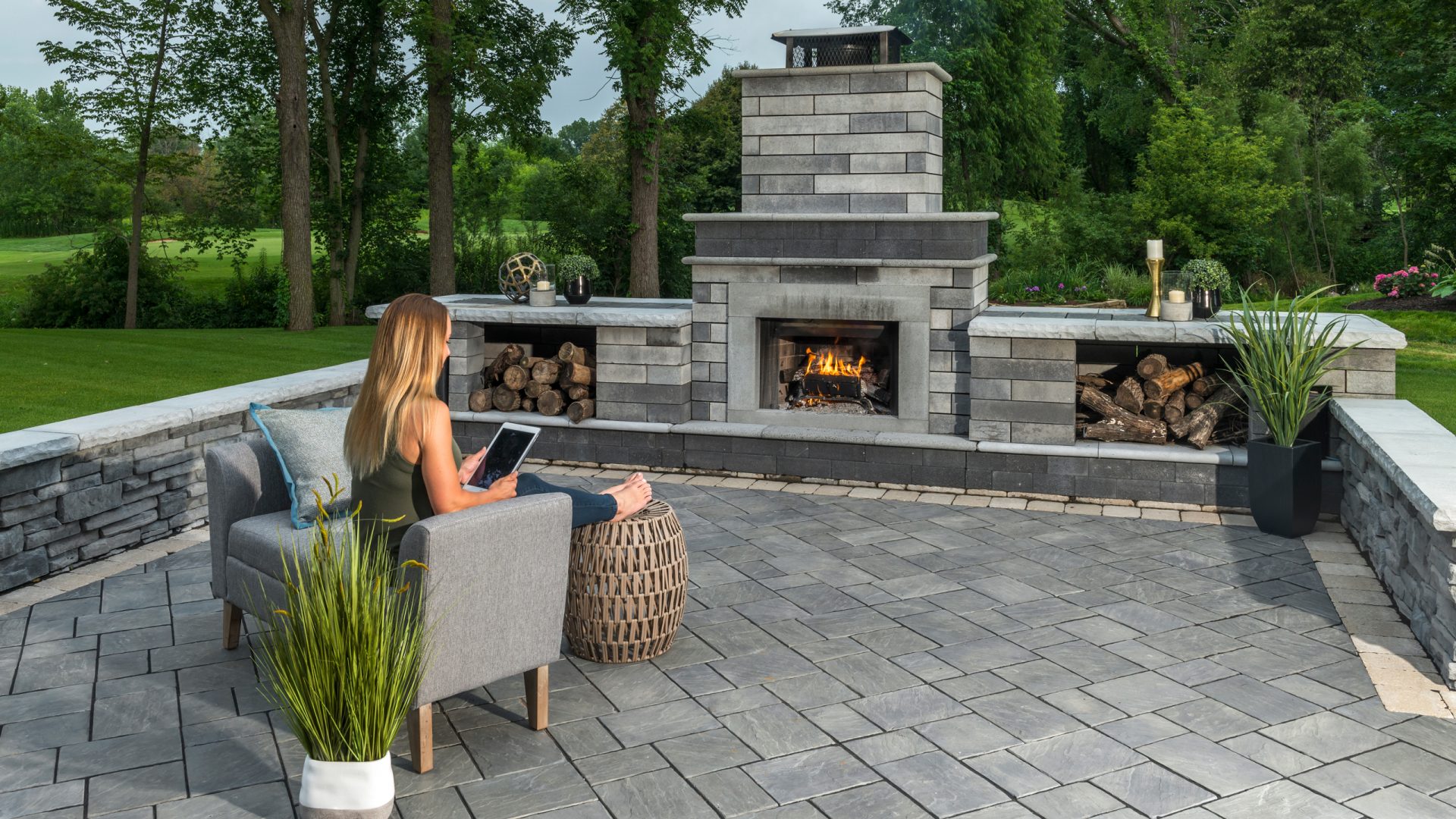 MODA™ PREBUILT FIREPLACE® Unilock Ontario