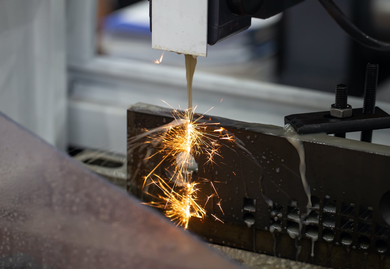 Differences Between CNC Grinding & Spark Erosion Grinding