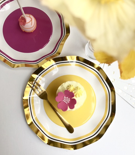 PASTEL BRIGHTS Yellow Party Plates Uniqdays