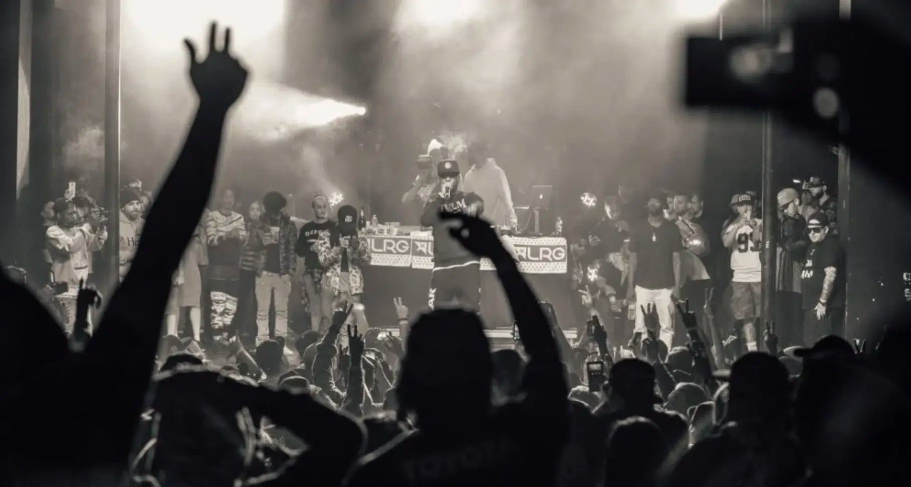 How To Use Sample Packs Creatively For Epic Beats (+ Pro Tips)