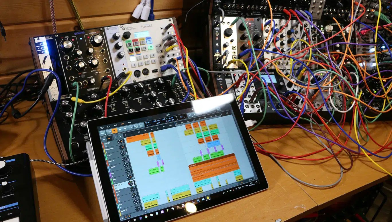 How To Use A Modular Synthesizer In The Digital World (2024)