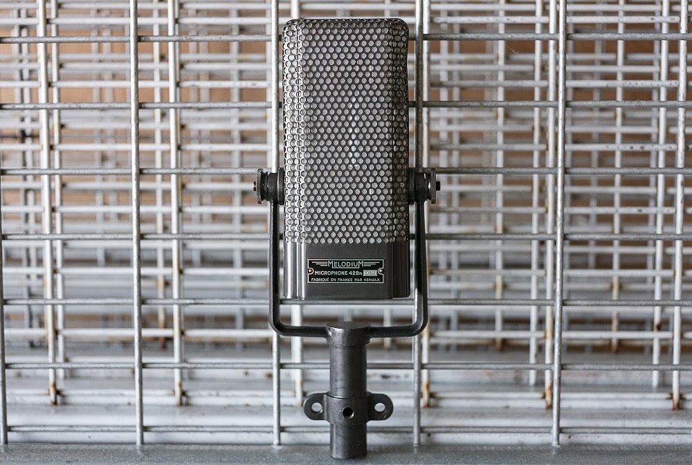 What is Phantom Power? Unleash Super Clear Audio (2024)