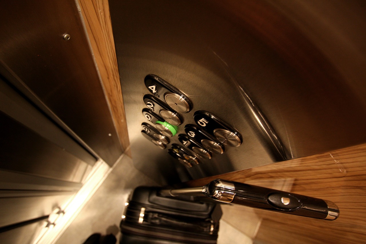 Unitec Learn to Spot the First Signs of Elevator Problems