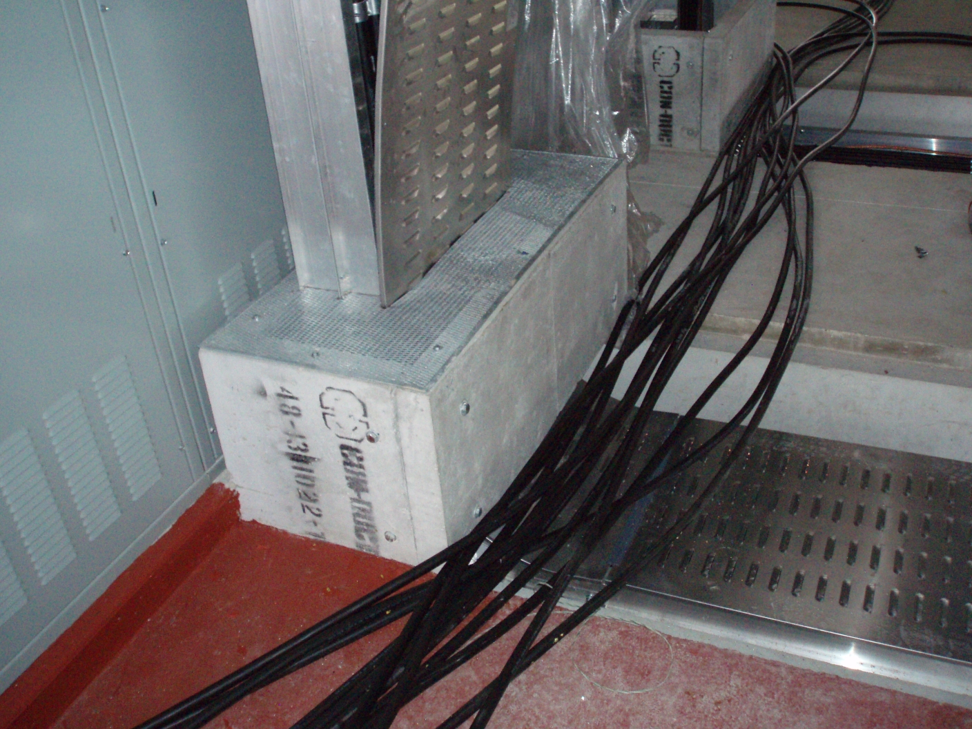 MAXIAMP Vertical Transition United Wire & Cable Inc.