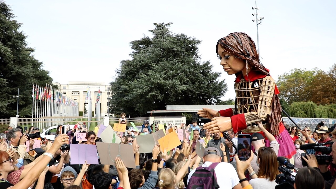 Plein air artistique Petite Amal, la géante, met tout