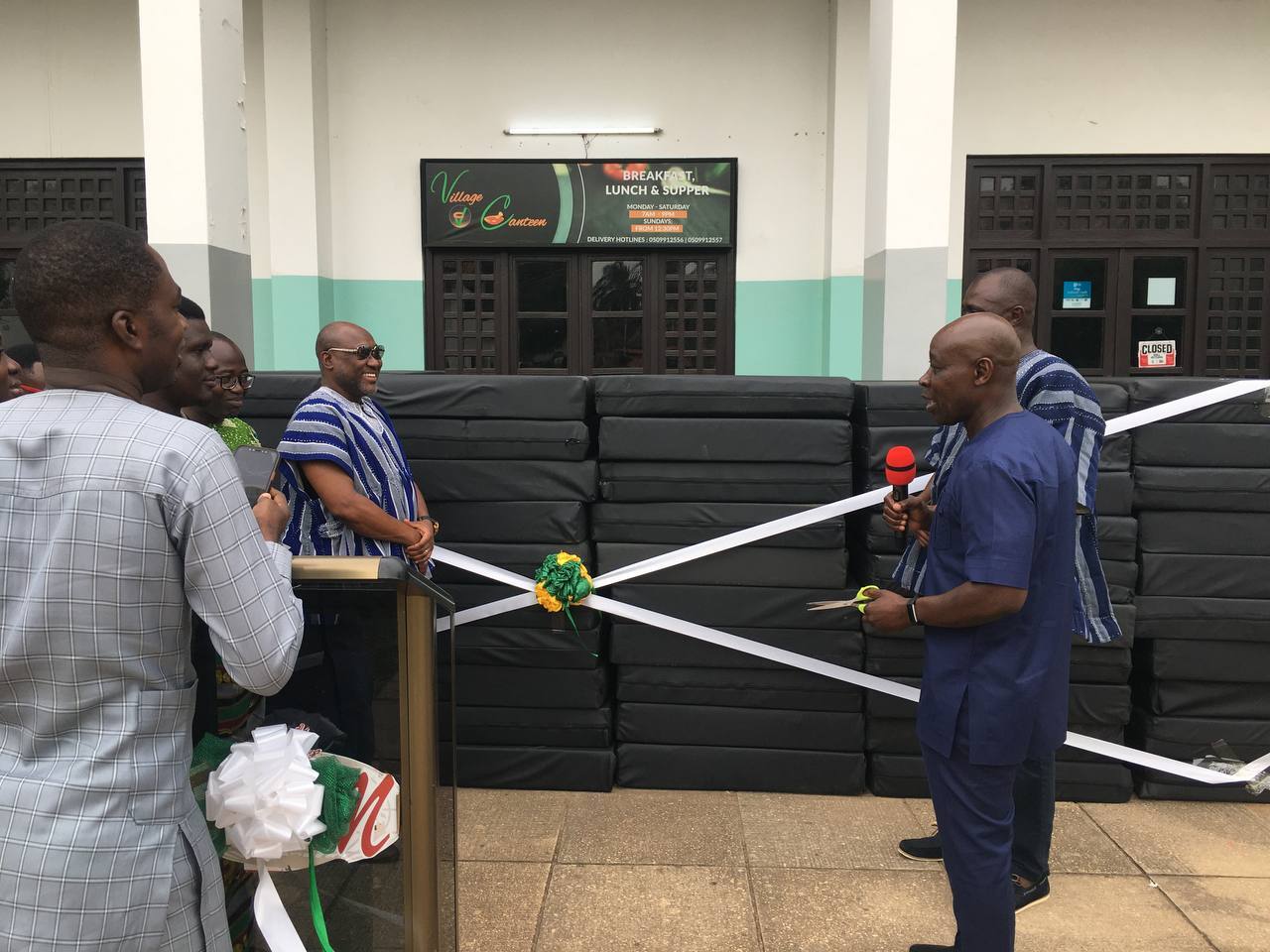 UG Akuafo Hall receives bed donation from two Alumni Radio Univers