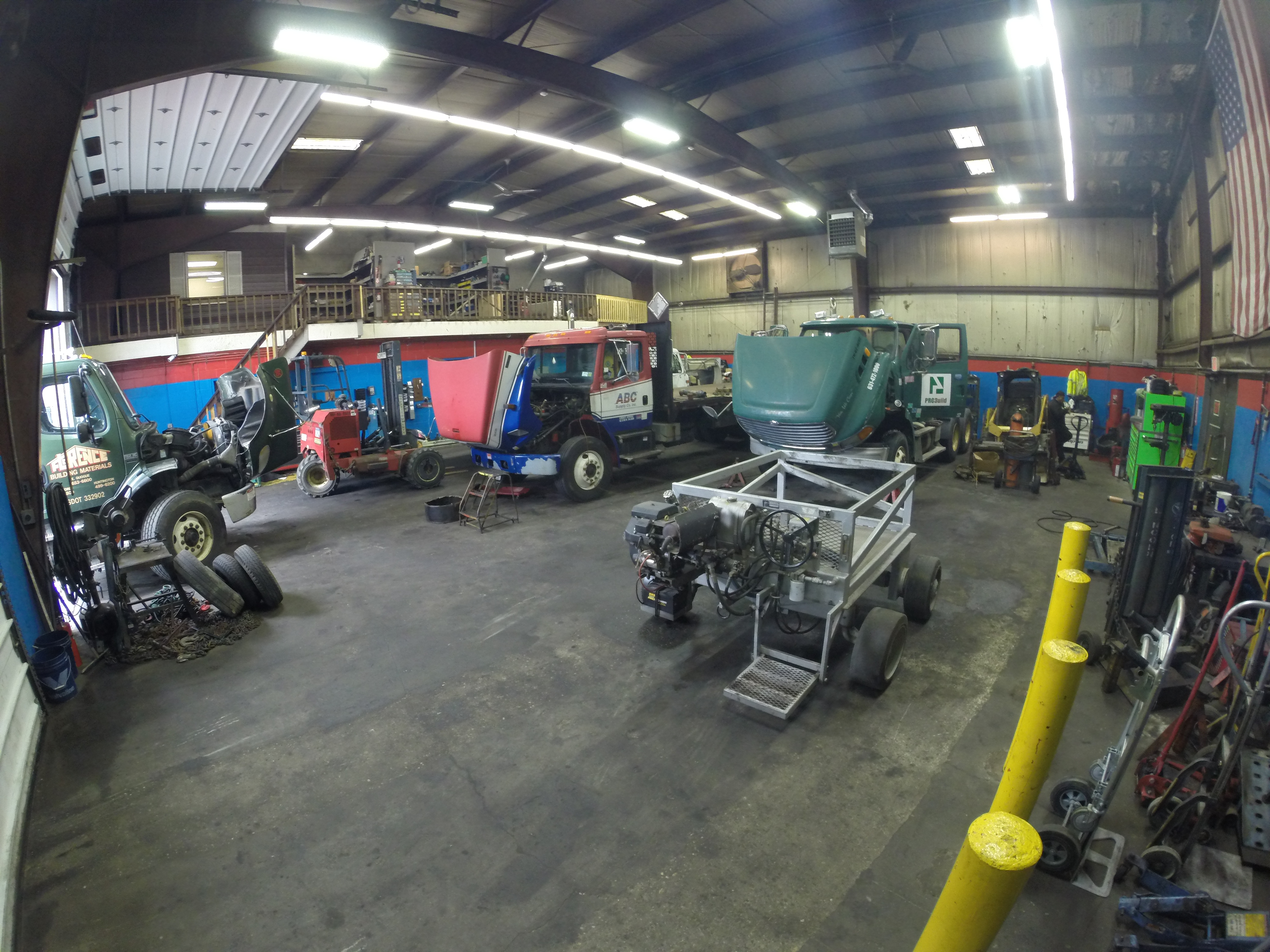 Photo Galleries - Universal Heavy Equipment & Truck Repair