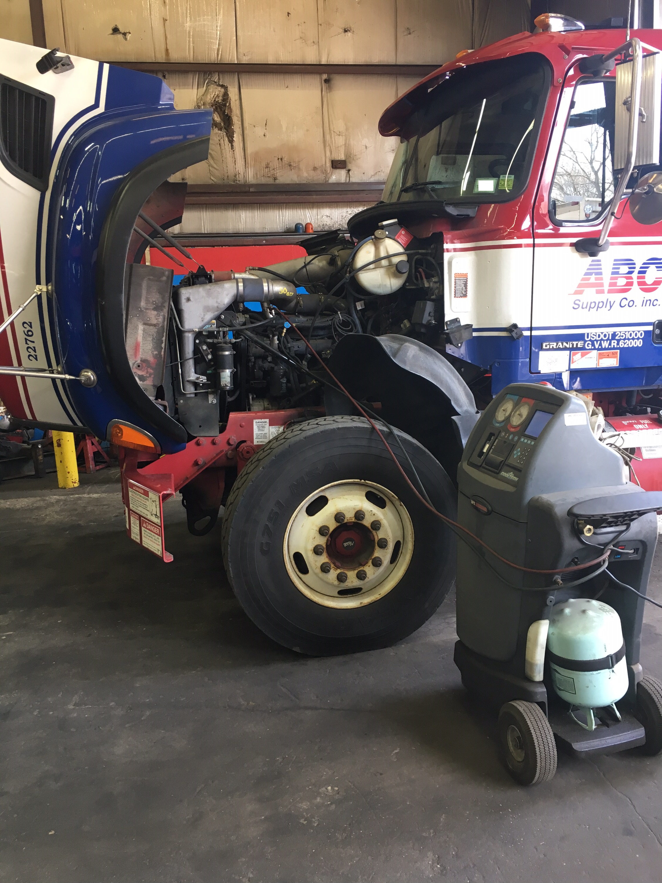 Photo Galleries - Universal Heavy Equipment & Truck Repair