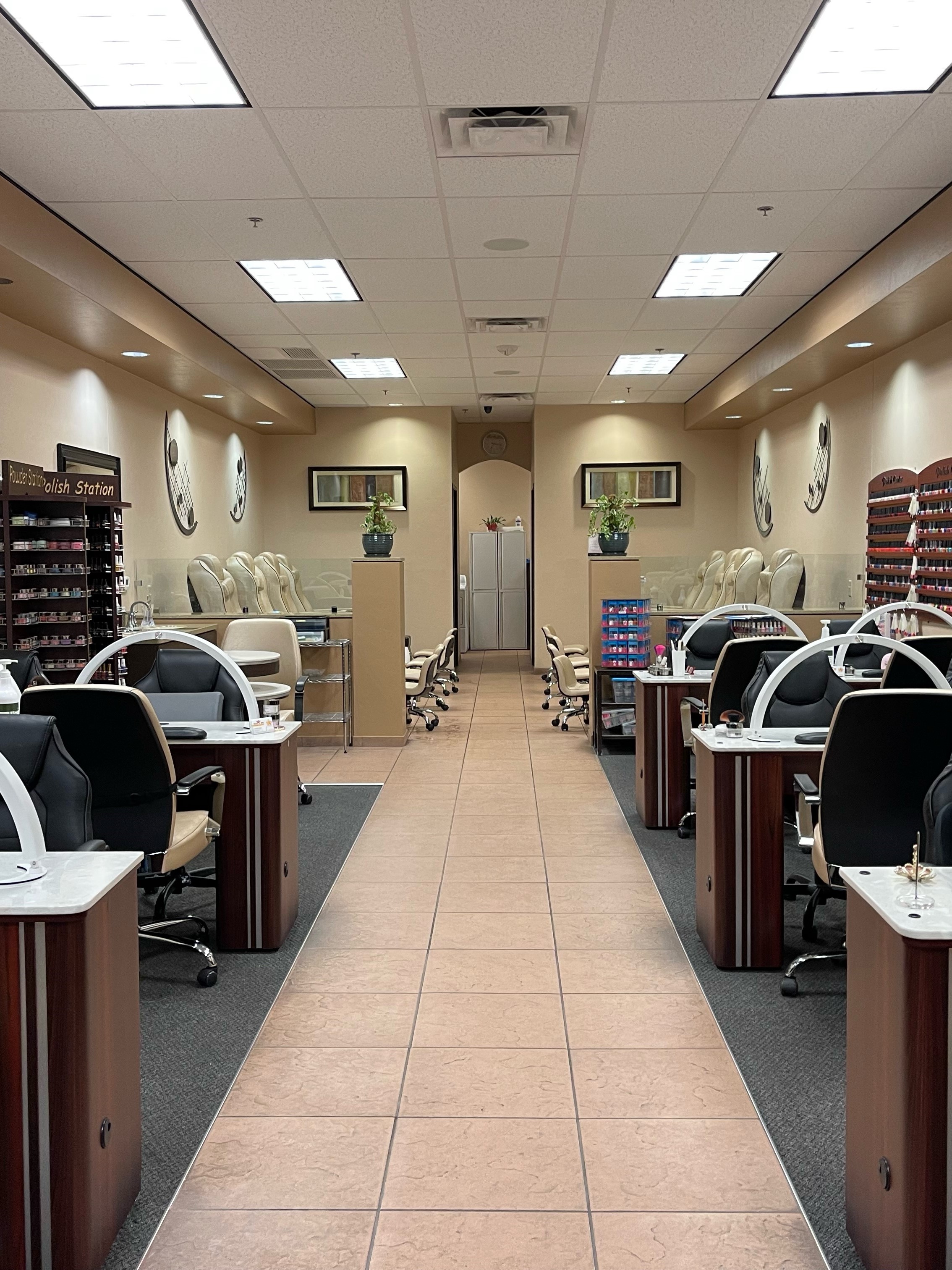 Universal Nails & Spa Nail Salon 85737