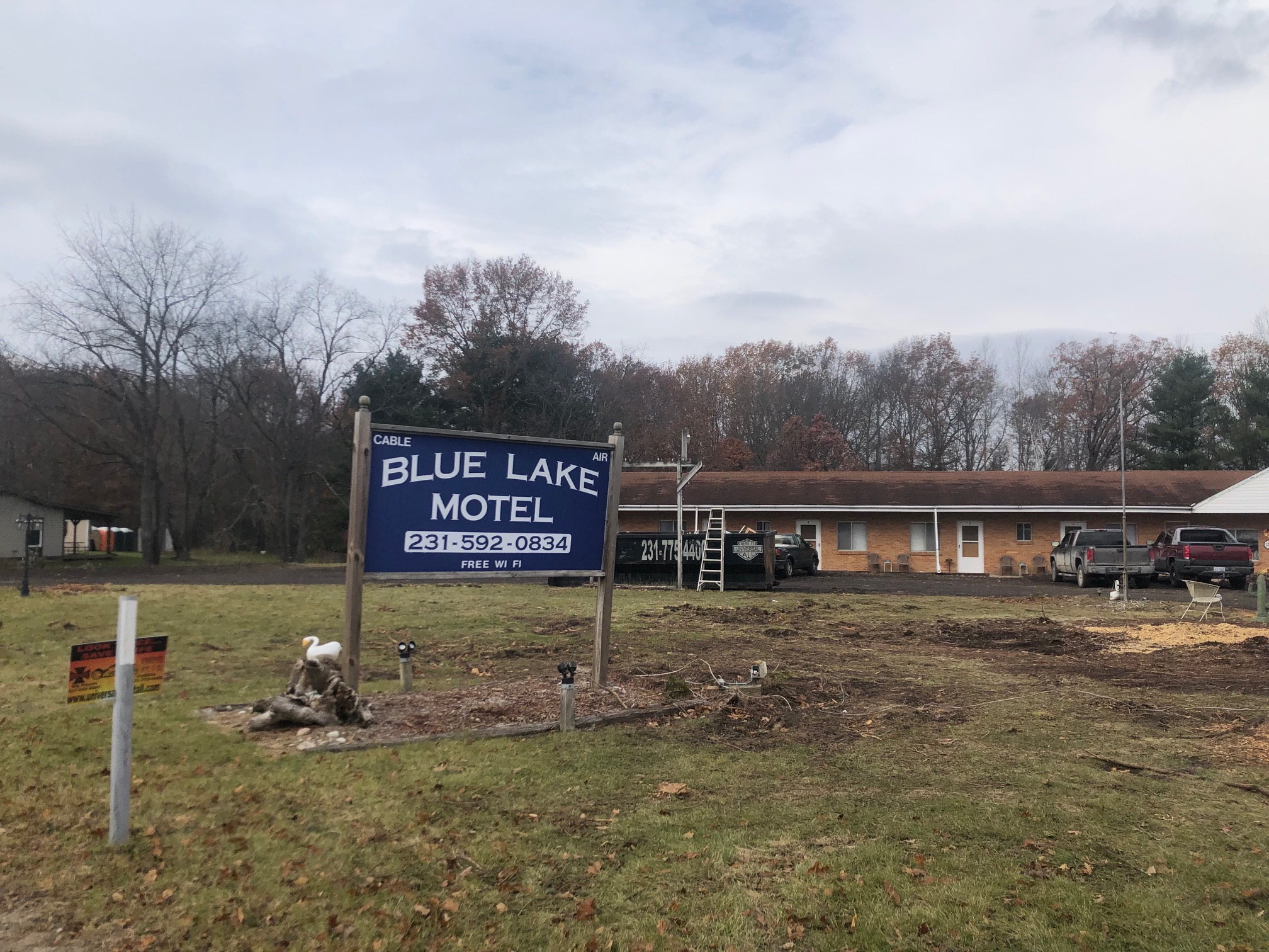 Blue Lake Motel ,Mecosta ,Mi Universal Rent It All