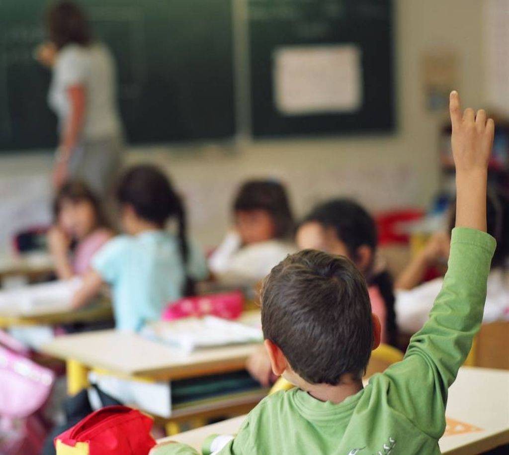Școala9 este locul în care profesorii, părinții și copiii își pot recunoaște viața de fiecare zi din școală și este un proiect editorial creat de dor și brd groupe société générale. Cum Vor Fi IntampinaÈ›i Luni Elevii La È™coala Smart Din Comuna Ciugud Universul Net