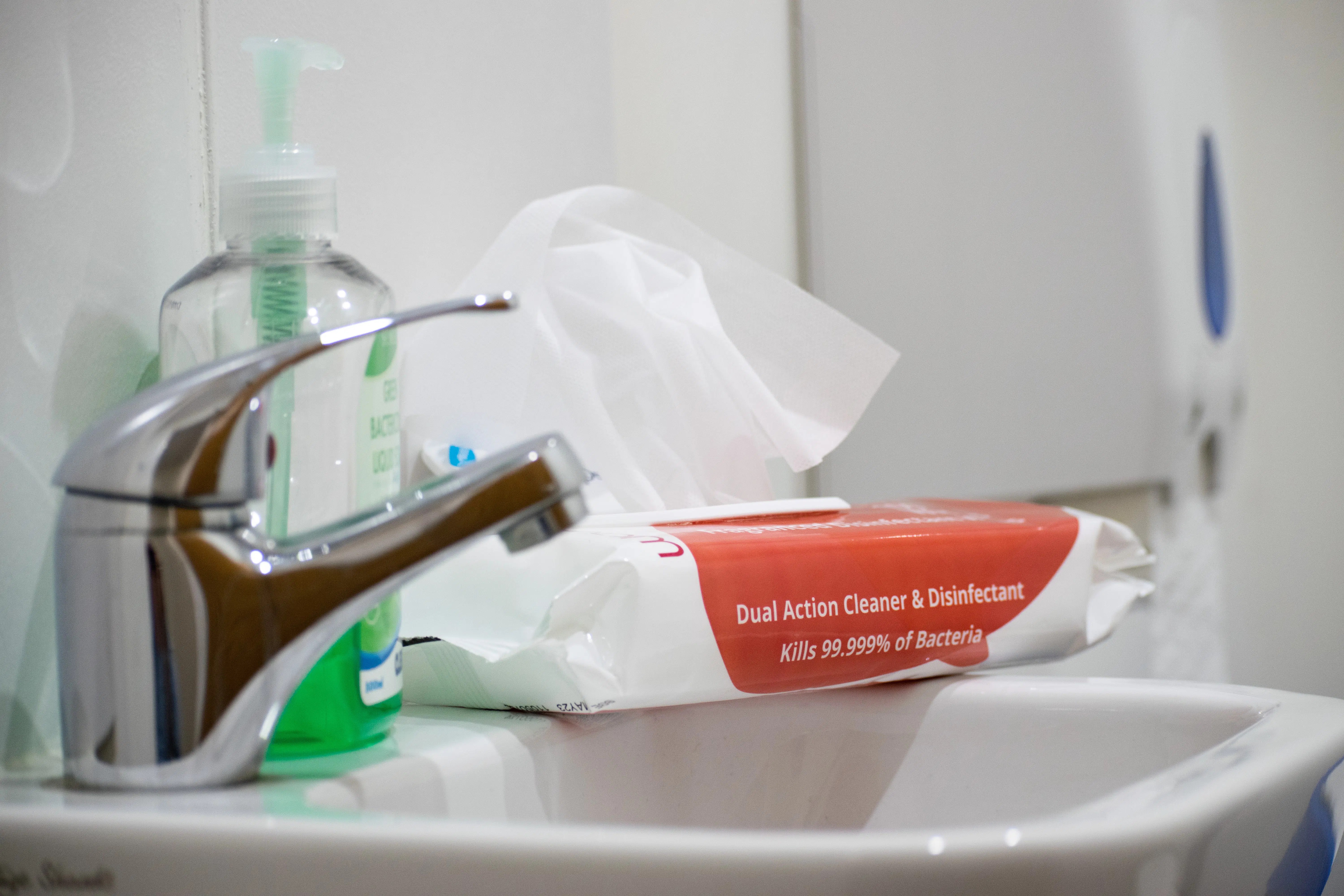 Can antibacterial wipes be reused? Uniwipe