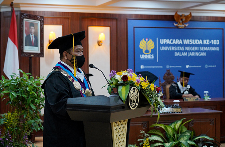 963 Mahasiswa Ikuti Wisuda Daring, UNNES Persembahkan SDM Unggul Untuk