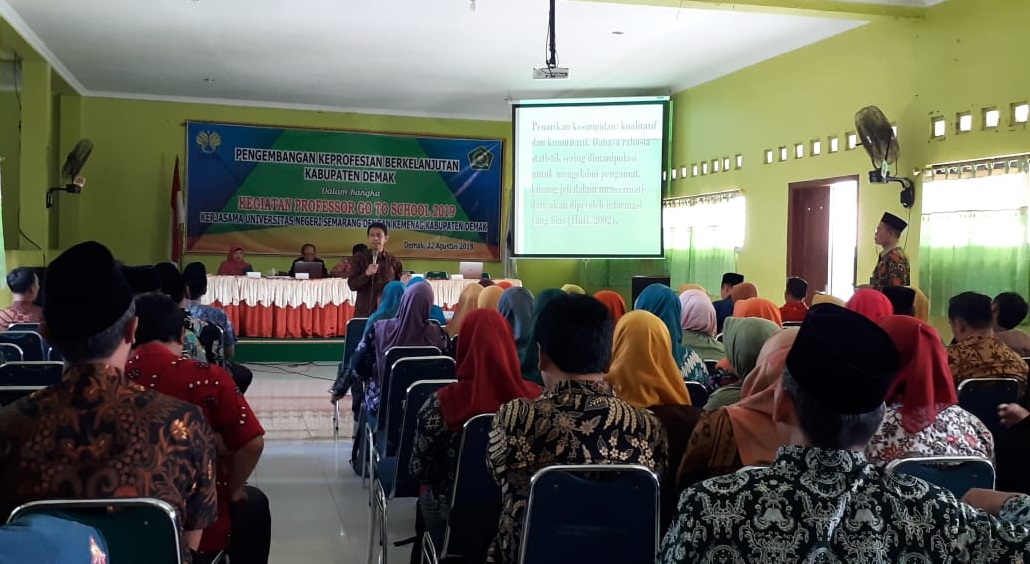 Sikap Terbaikmu Saat Guru Sedang Menjelaskan Materi