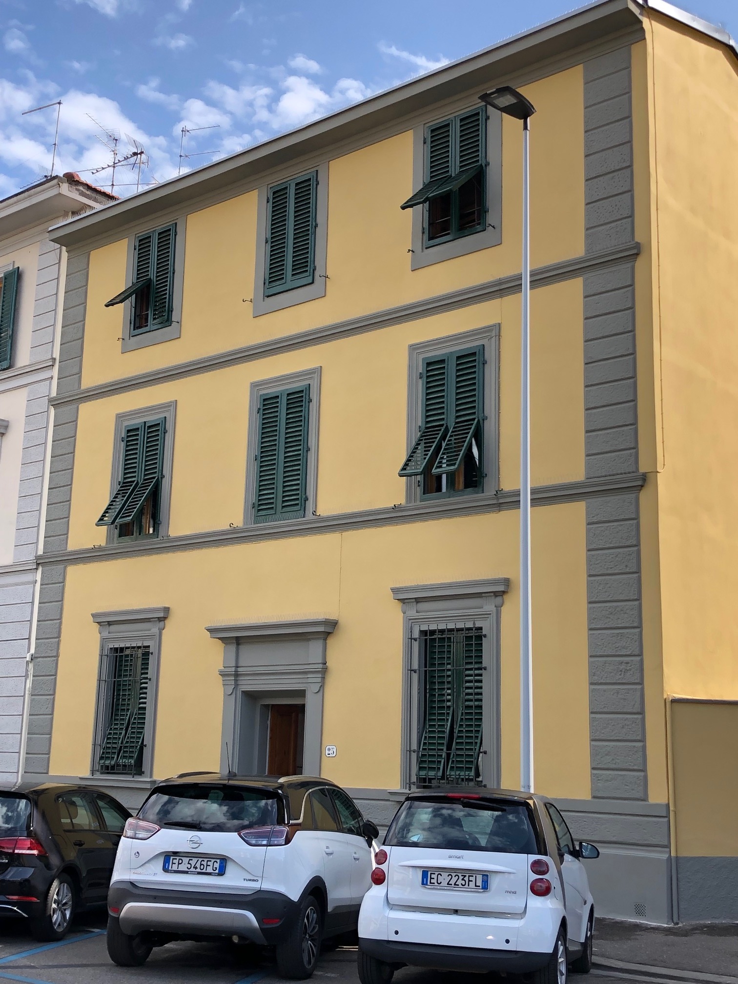 VIA GALLUZZI restauro facciate e copertura Uno FA'