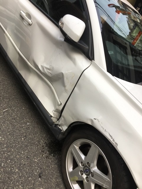 2018.12.23 ボルボV50全損事故 大阪・東大阪市で運送・中継輸送・ユニック車配送・倉庫・物流加工のことなら矢倉運輸倉庫 ユニック