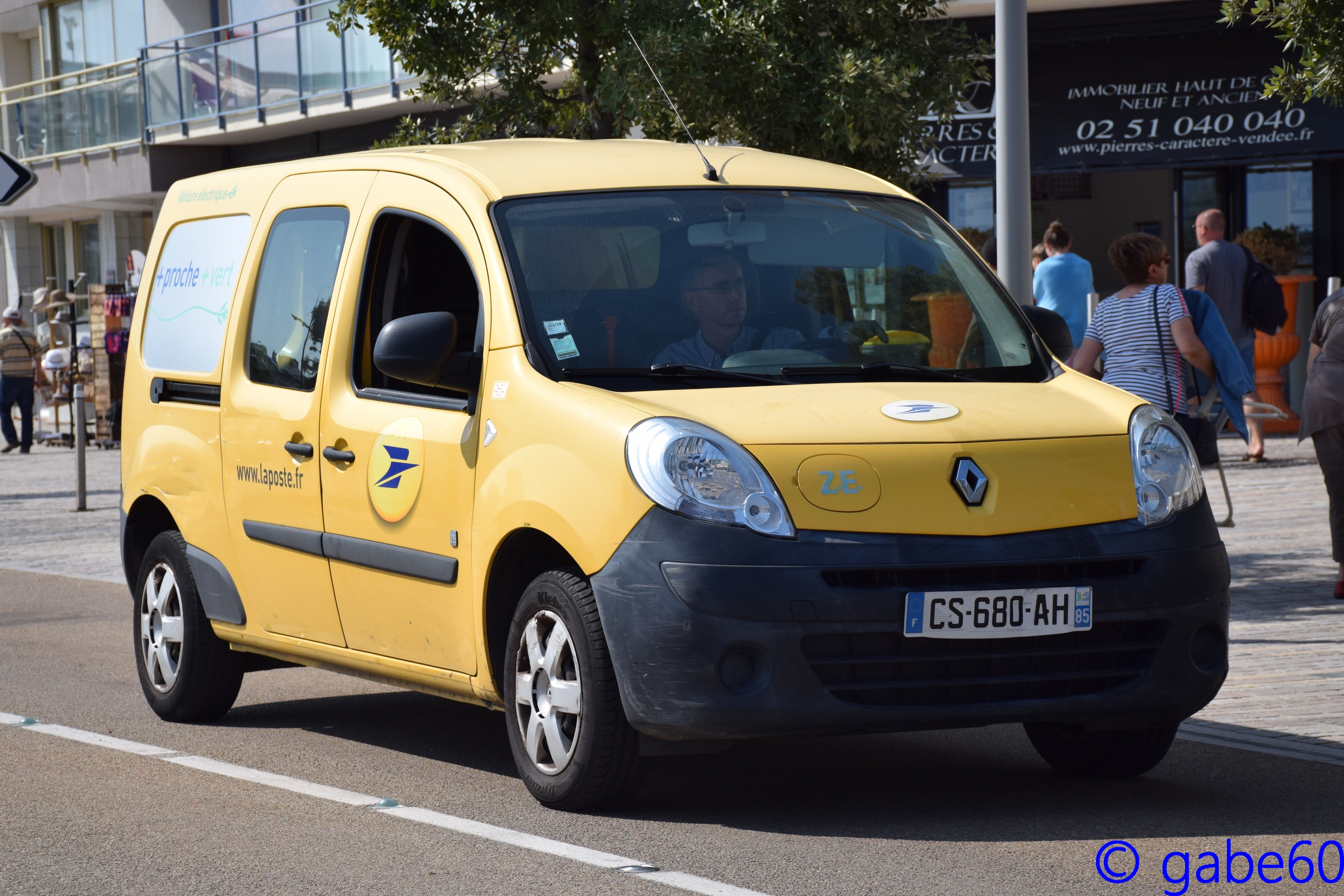 Véhicules de la poste Page 7 Auto titre