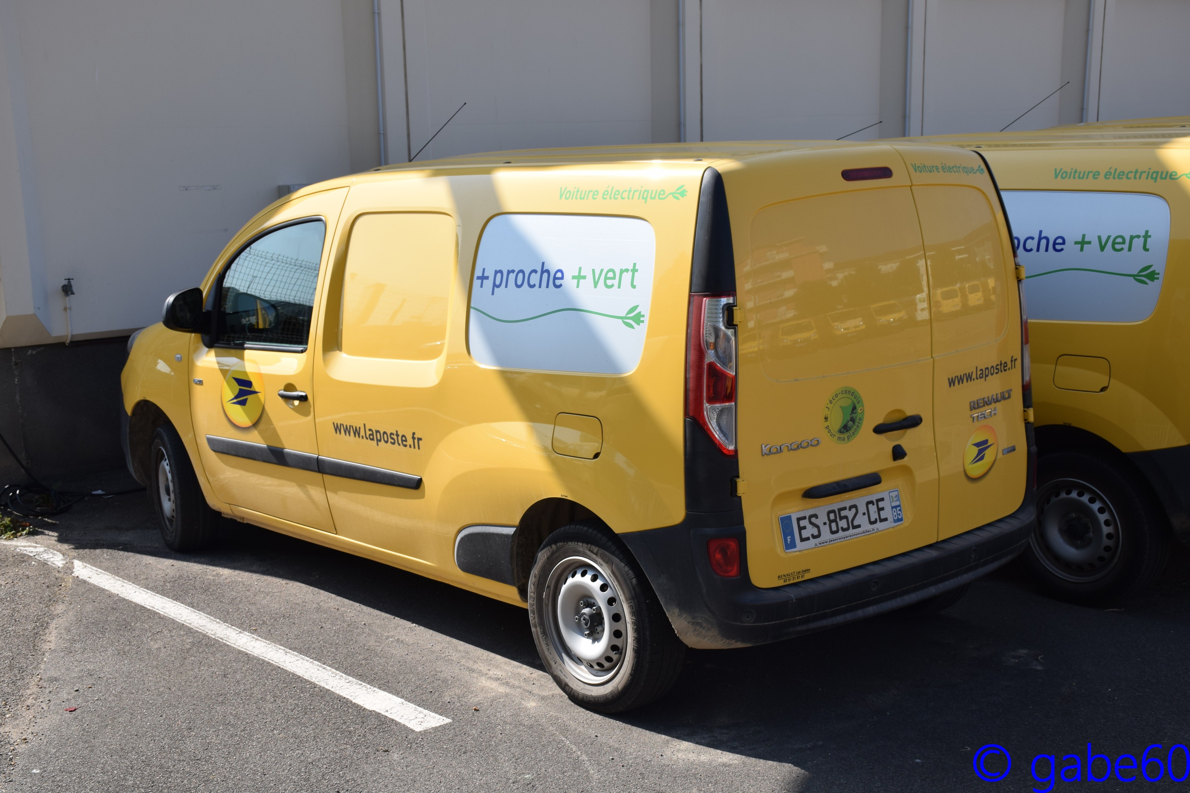 Véhicules de la poste Page 7 Auto titre