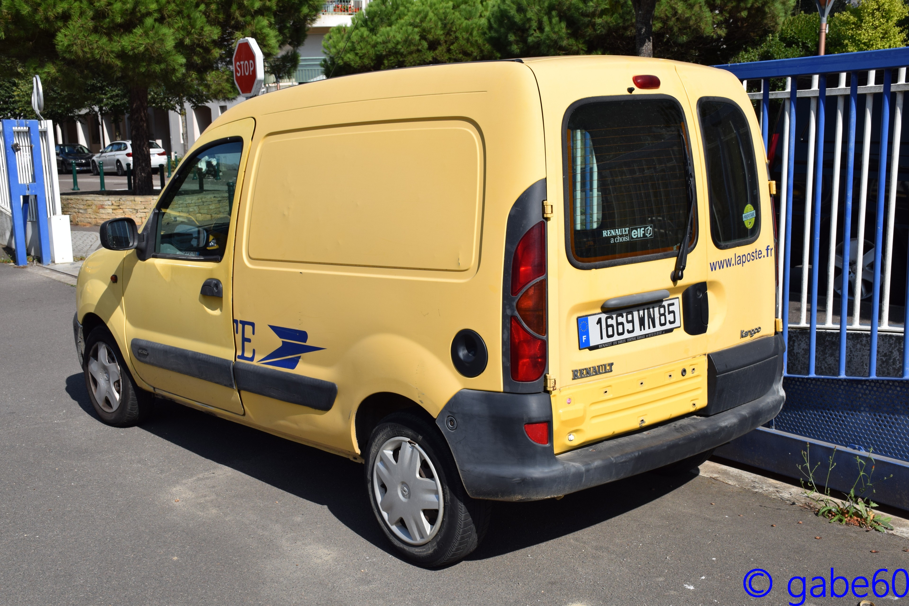 Véhicules de la poste Page 7 Auto titre