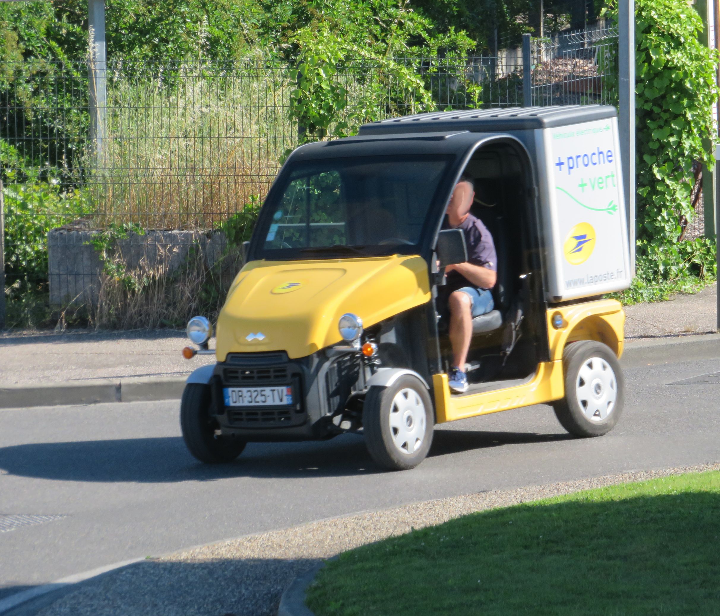 Véhicules de la poste Page 9 Auto titre