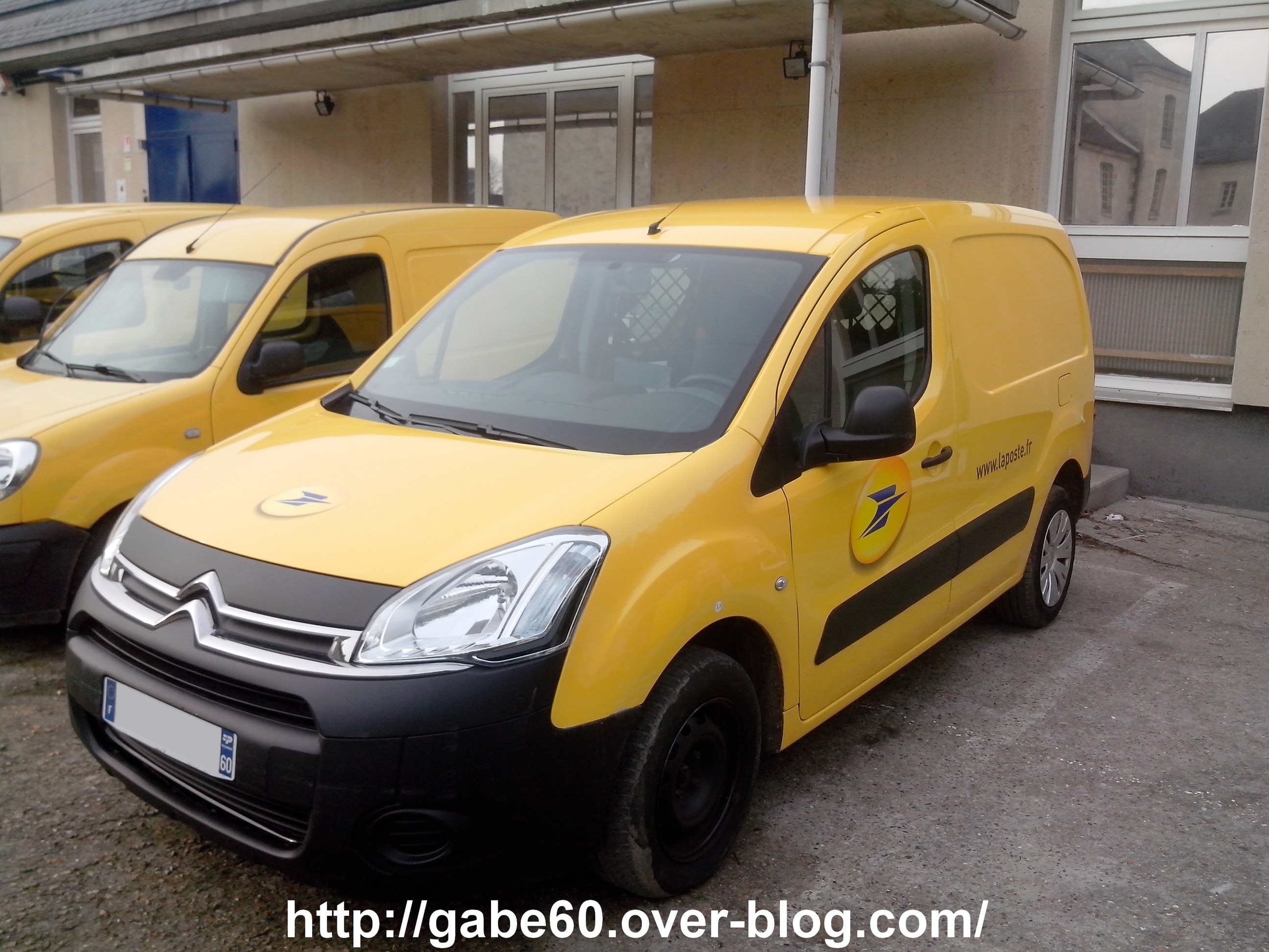 Véhicules de la poste Page 4 Auto titre