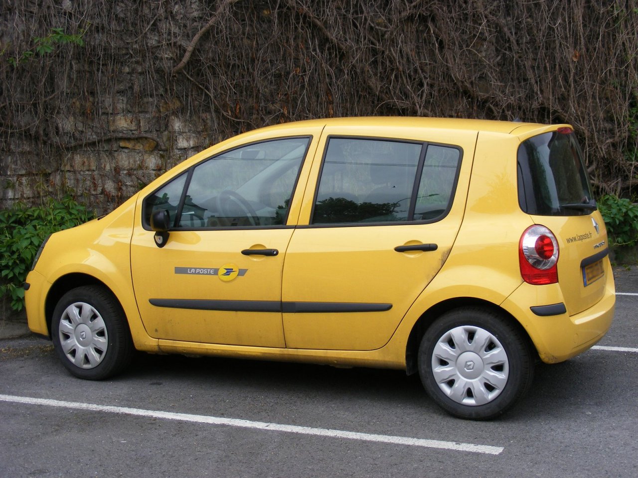 Véhicules de la poste Auto titre