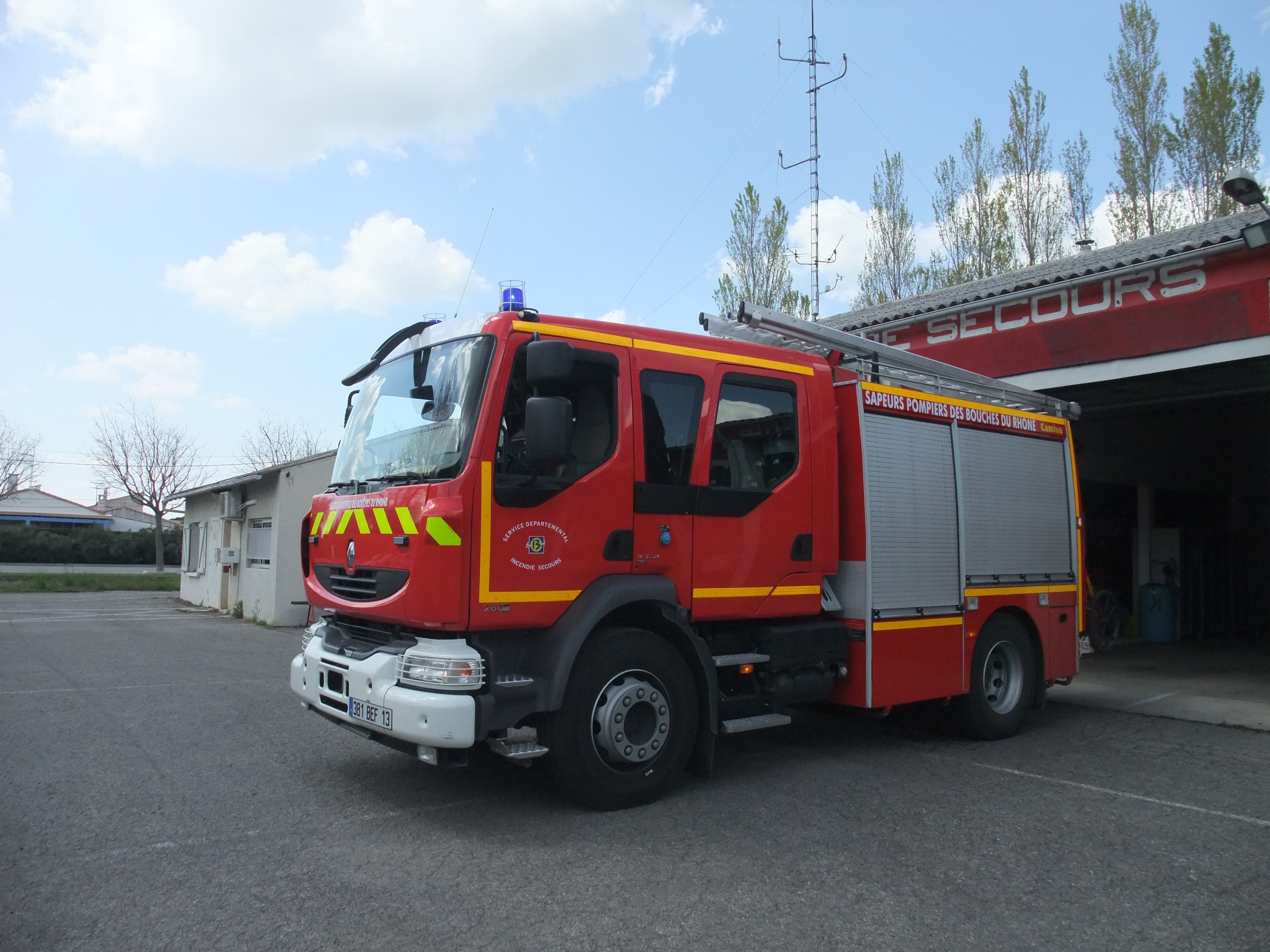 Véhicules des pompiers français Page 460 Auto titre