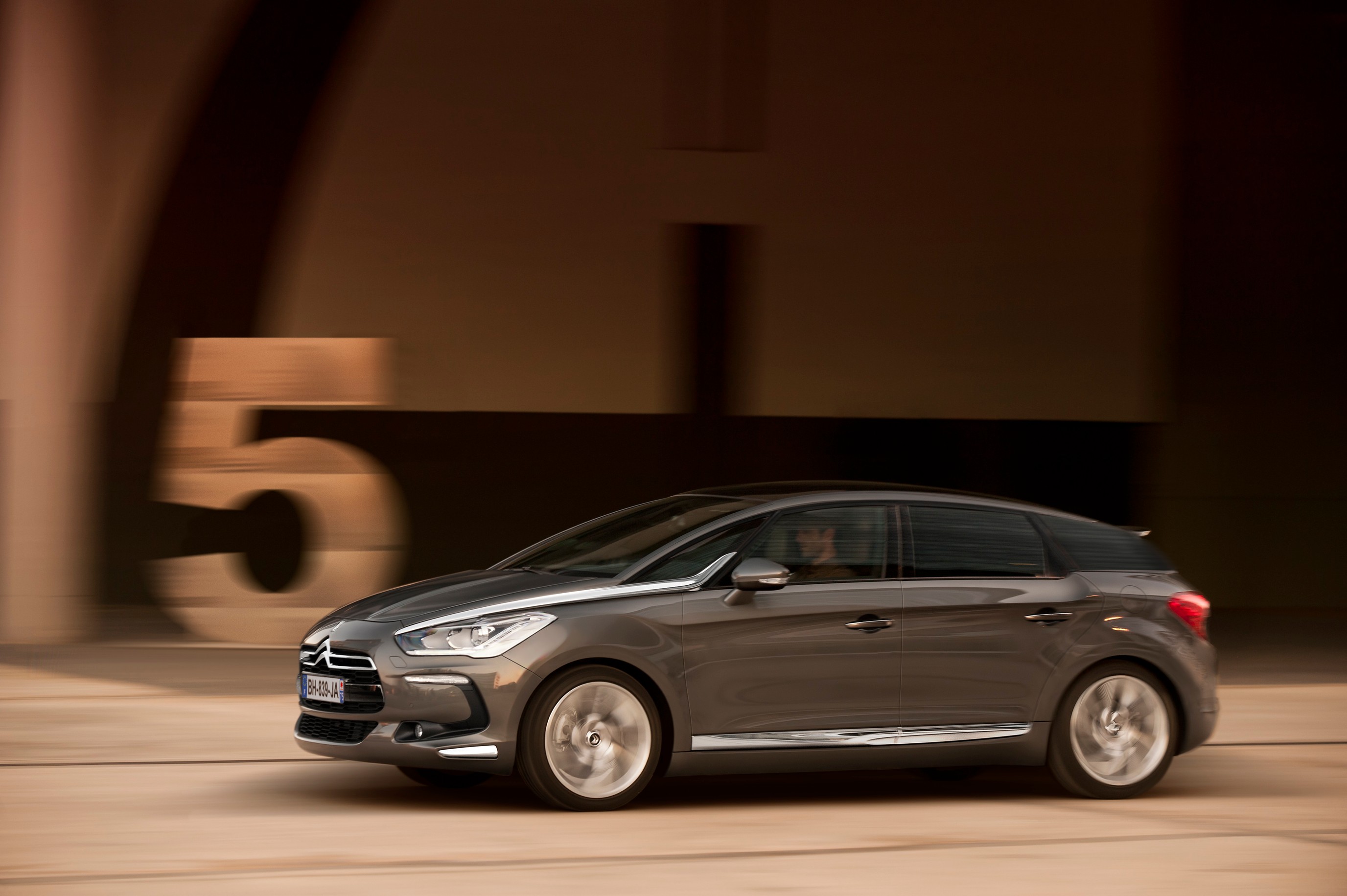 Fiche technique Citroën DS5 Hybrid4 Auto titre