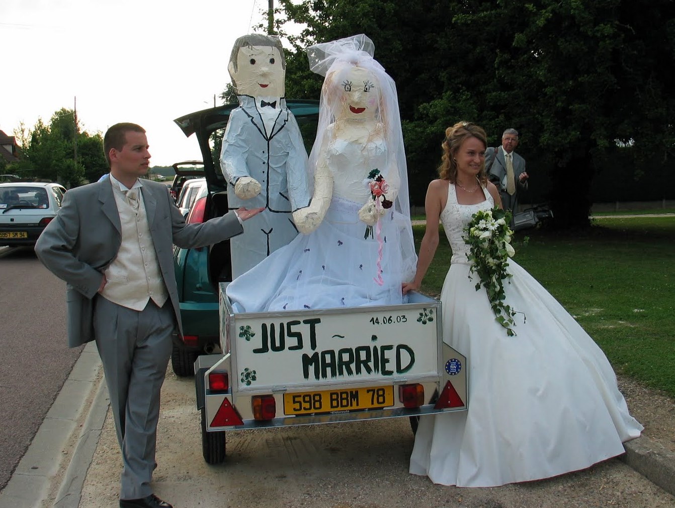 Convoi d'anges heureux les voitures balai de mariage kitsch Auto titre