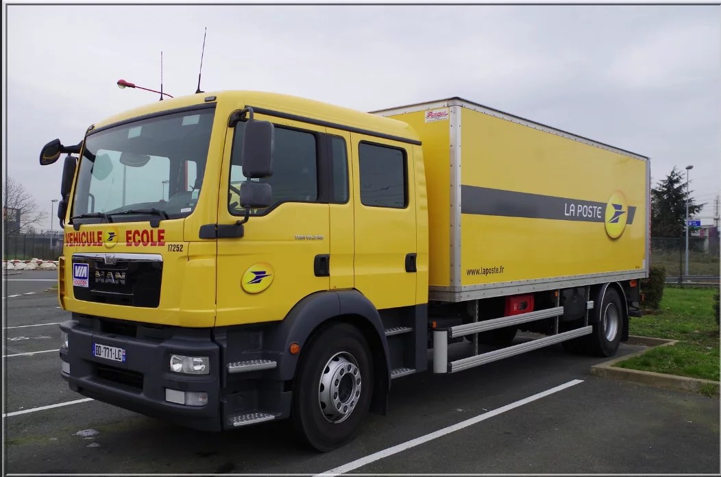 Véhicules de la poste Page 9 Auto titre