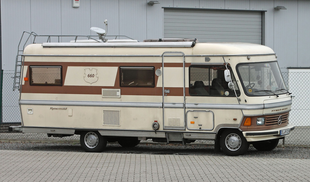 Camping Cars et Caravanes anciens (nes) Auto titre