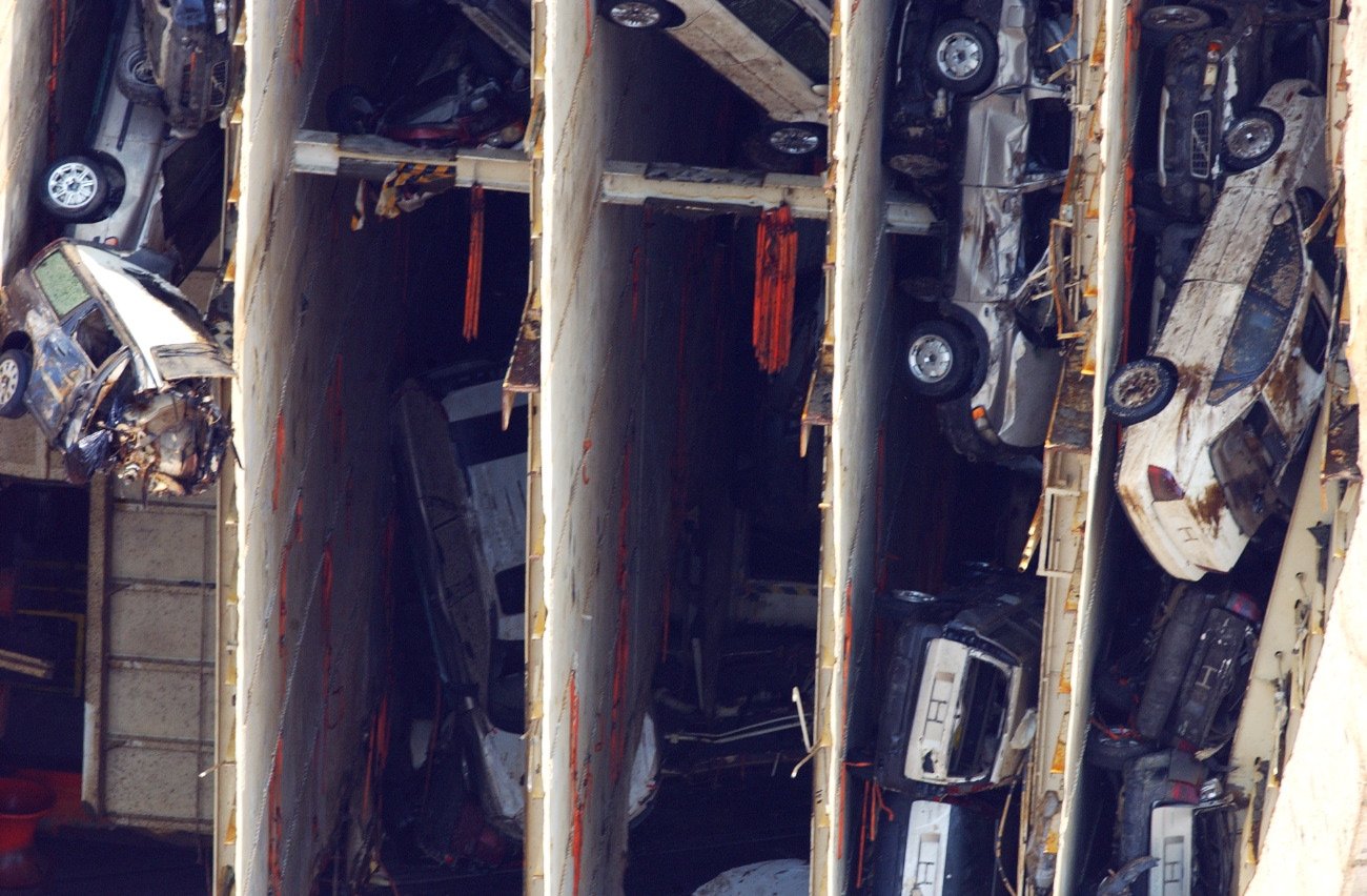 Bmw cargo ship sinks