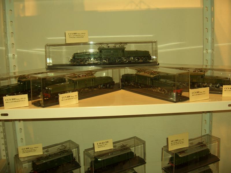 Train Safe Display / Transport Cases