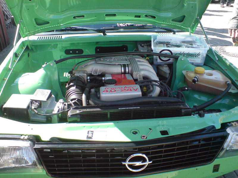 Why is the chain tensioner oilpressure controlled? Opel GT Forum