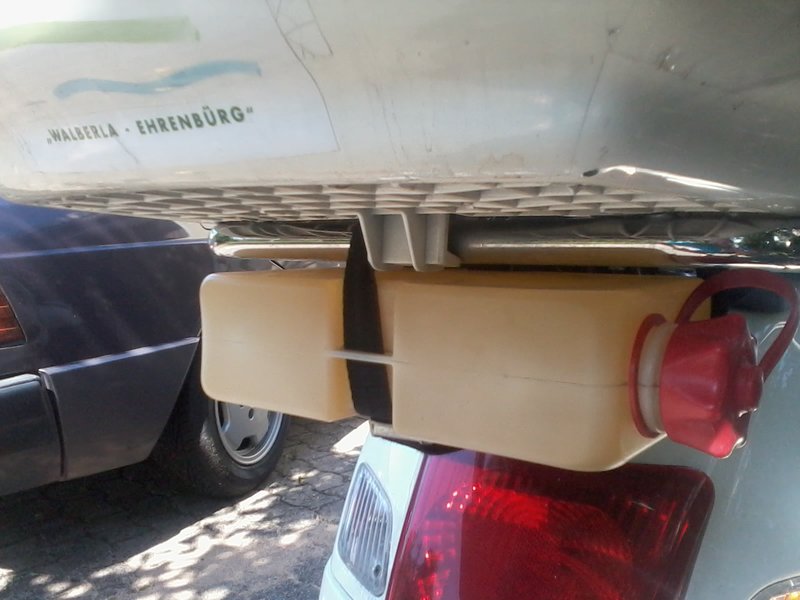 Reservekanister 1,5/2 Liter Transport unterhalb der Sitzba