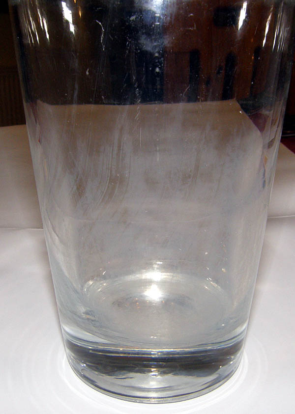 Weißgraue Schlieren Auf Glas