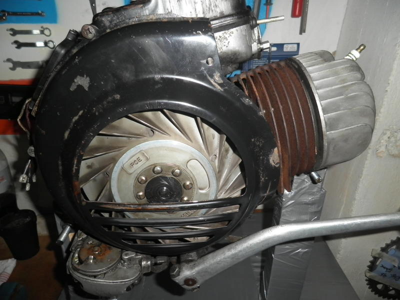 PX 80 Batterie/Zylinder/Kolben/Benzinanschluß &Lichtmaschine