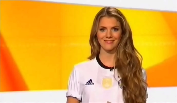 Viviane Geppert bei ‘taff‘ auf ProSieben am 07.07.2016 kleine